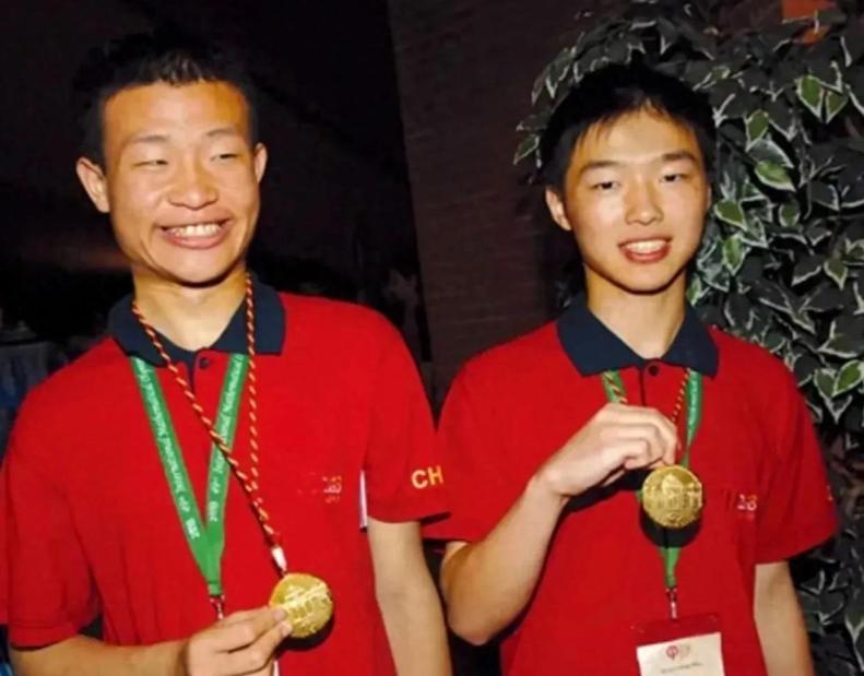 韦东奕和牟晓生，两位都在2008年获得奥林匹克数学竞赛金牌
 
2008年的国际
