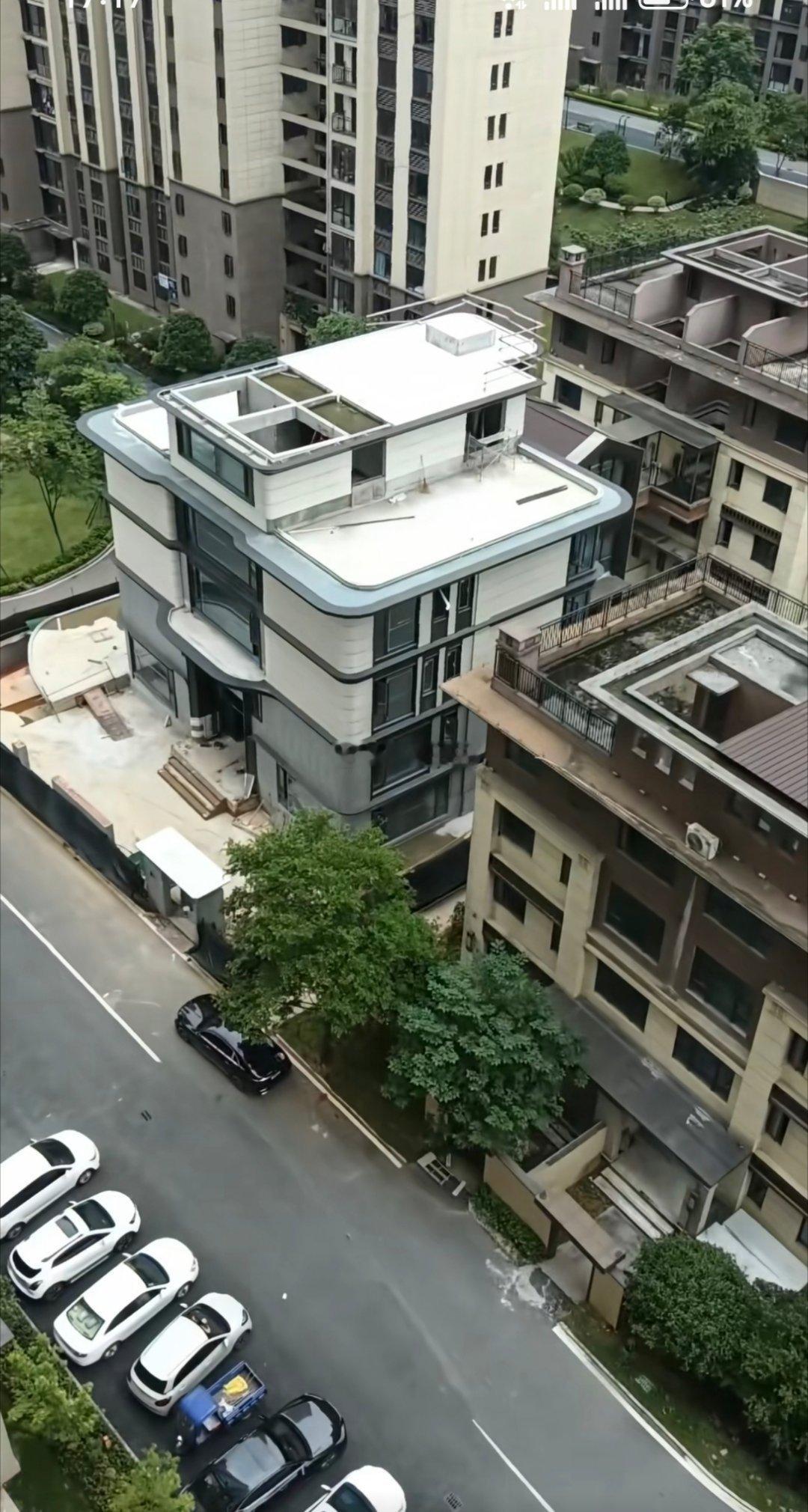 四套四叠全部买下来做成一个独栋也是踏马牛掰，外立面都能随心所欲改