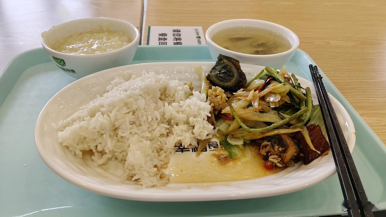 我今年40岁，38岁确诊宫颈癌，做完子宫和卵巢双切除和同步放化疗两年了了。目前康