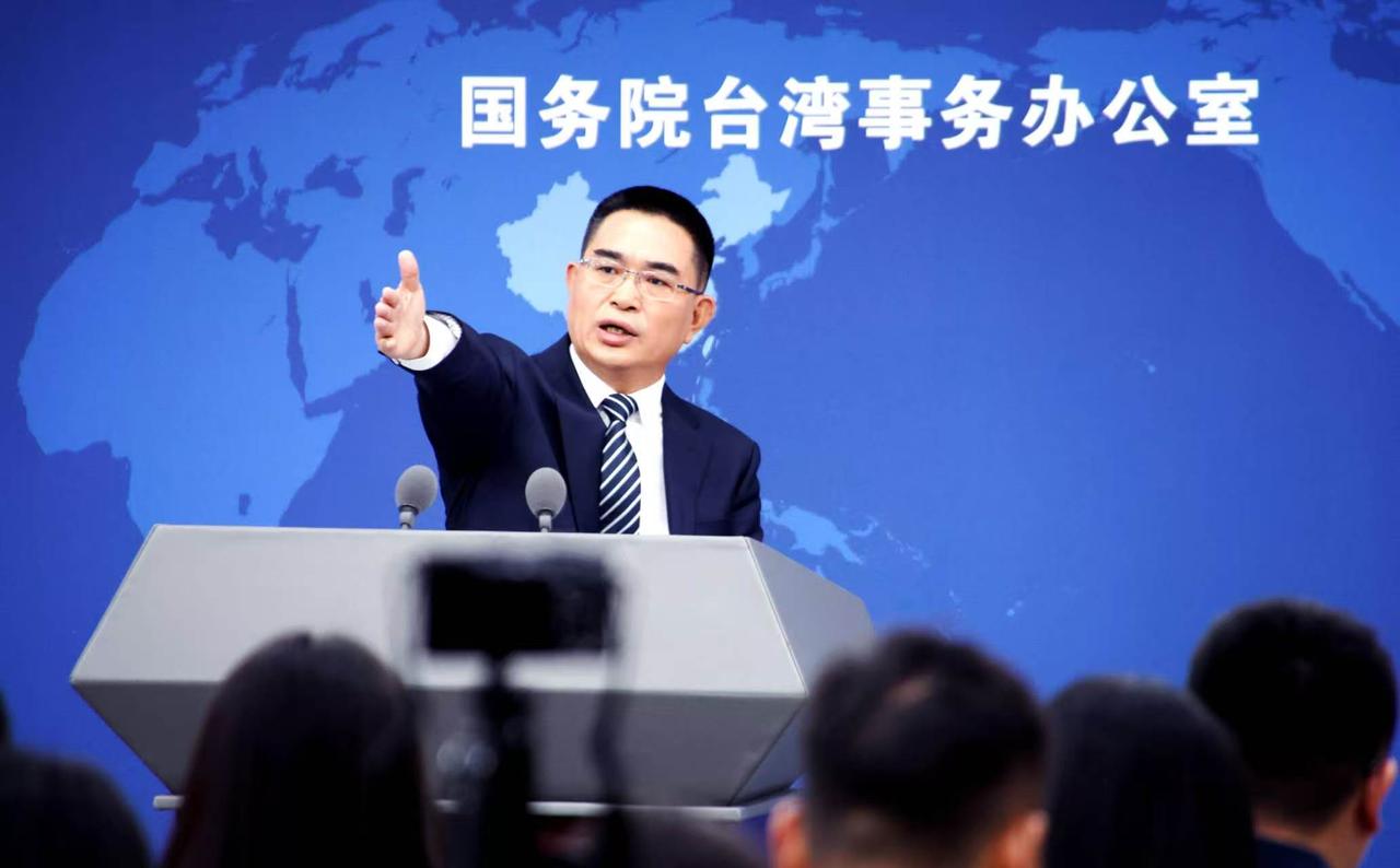 6月17日国台办例行新闻发布会现场，记者抛出岛内热议消息：台媒爆料今年台湾军情局