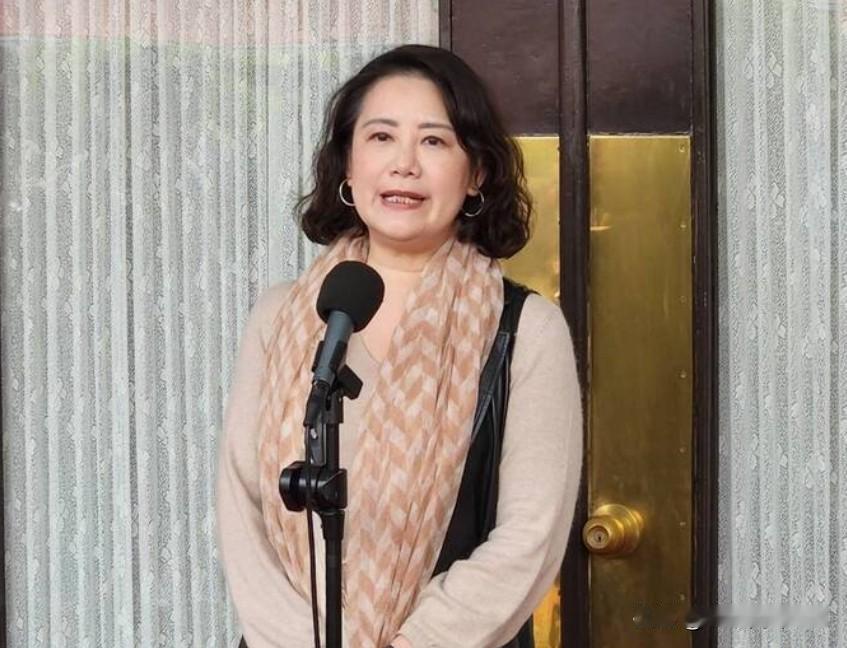 韩国瑜，黄国昌都不表态，“台独”分子吴思瑶非常愤怒！10月29日，根据岛内媒体报