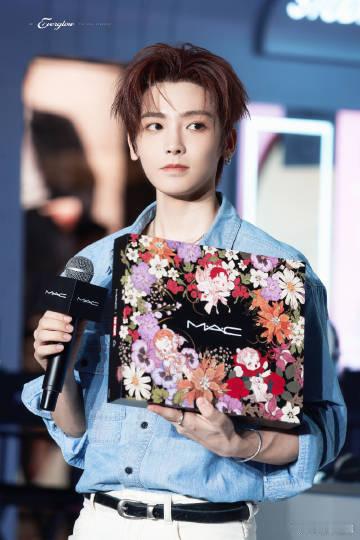 侯明昊18岁的愿望实现了想听侯明昊喊姐姐的有福了谁能想到多年前一心想做歌手的少年