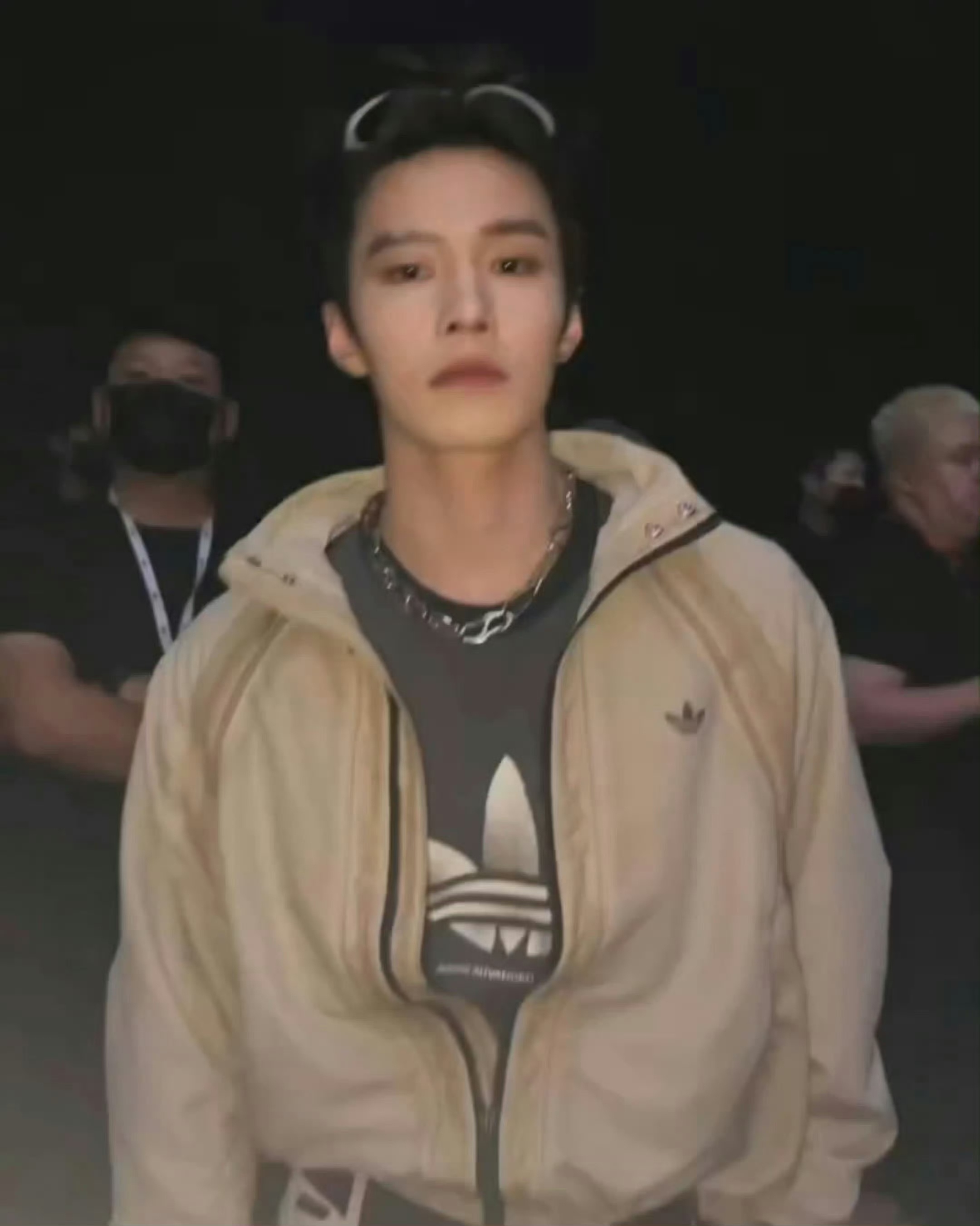 何与断眉造型，酷boy