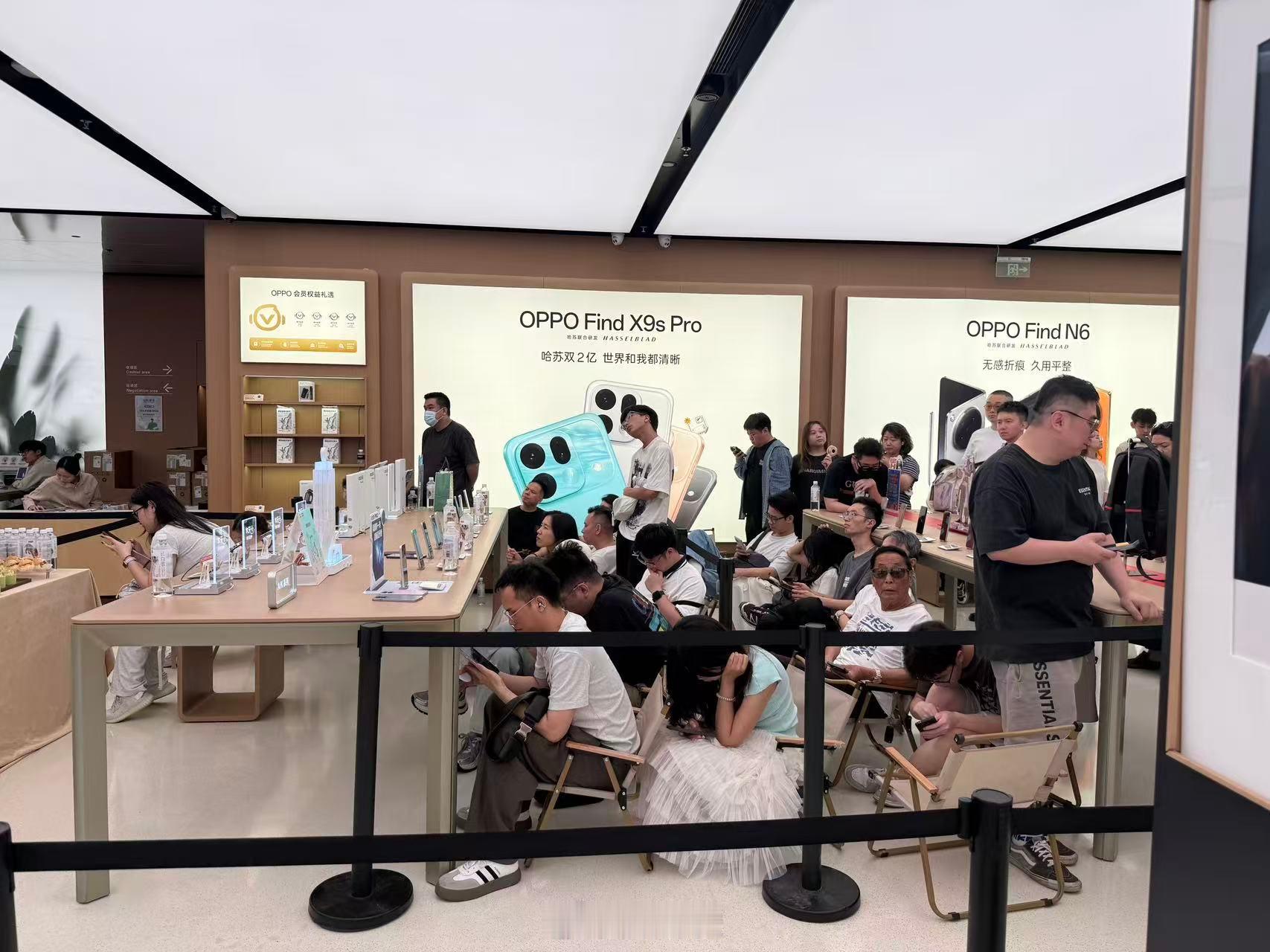 都是来买Find X9 Ultra的人