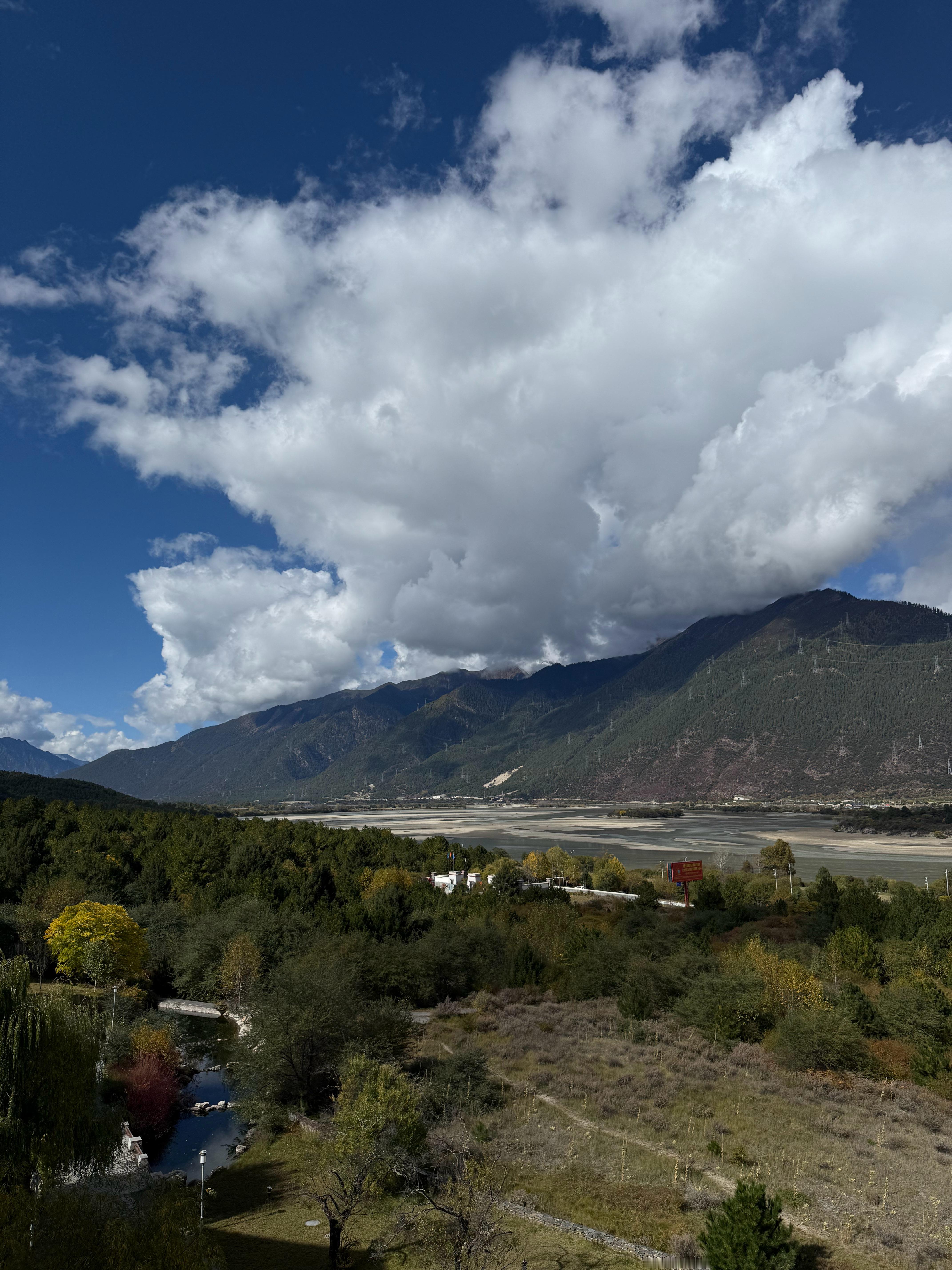 算下来 我得有8年没有来过西藏了 第一是对高海拔没兴趣  第二是对藏传文化没兴趣