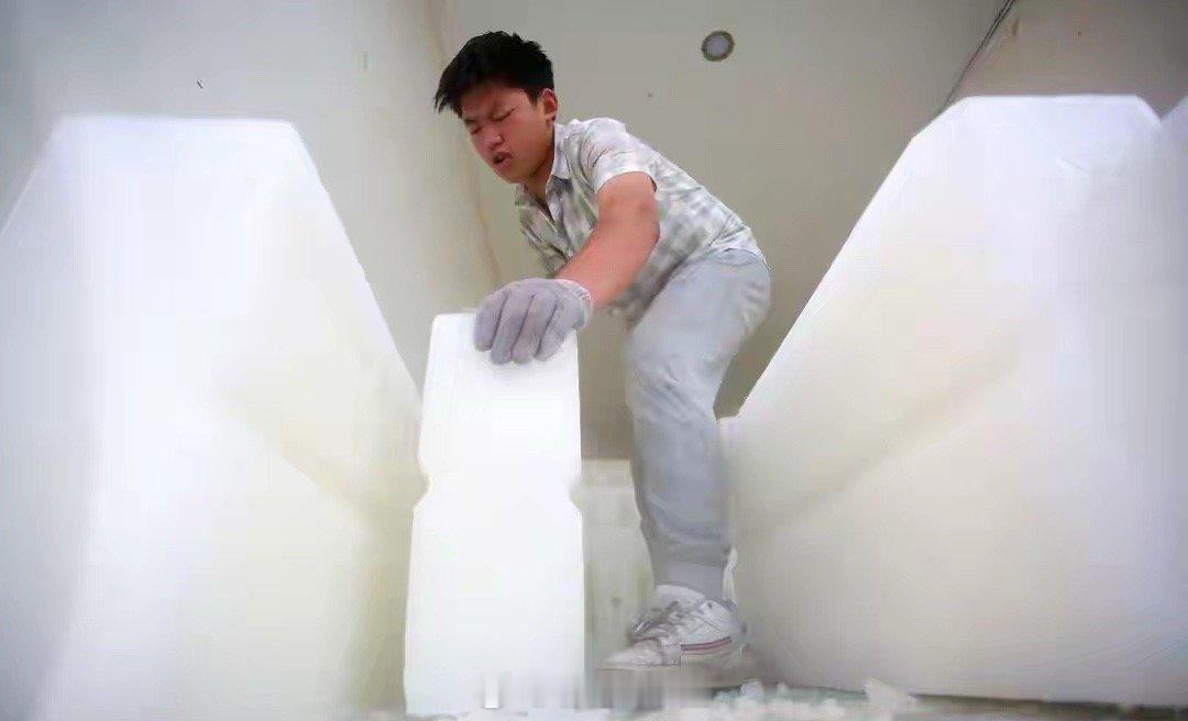 月入30万的制冰厂是神话还是苦力：27岁小伙贷款100万开办制冰厂，遇上持续高温