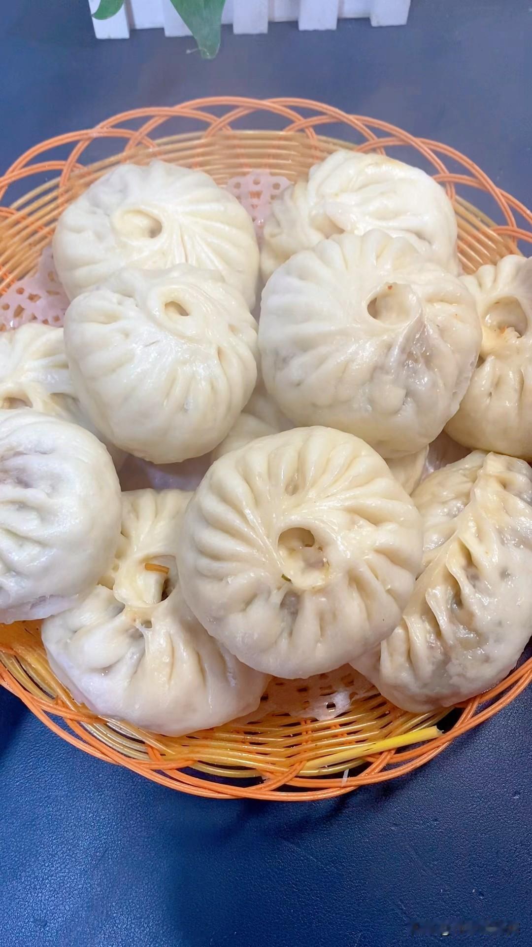 某贝和老罗又开始网络战了。

预制菜事件已经影响到了我们每个人。前几天，中午和几