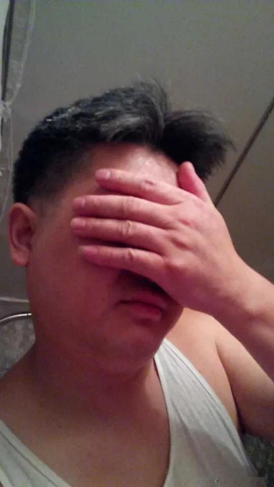 这阵子发现一个很恐怖的事情，但凡跟我聊天一会，我看一下对方的面相和手相，除了能说