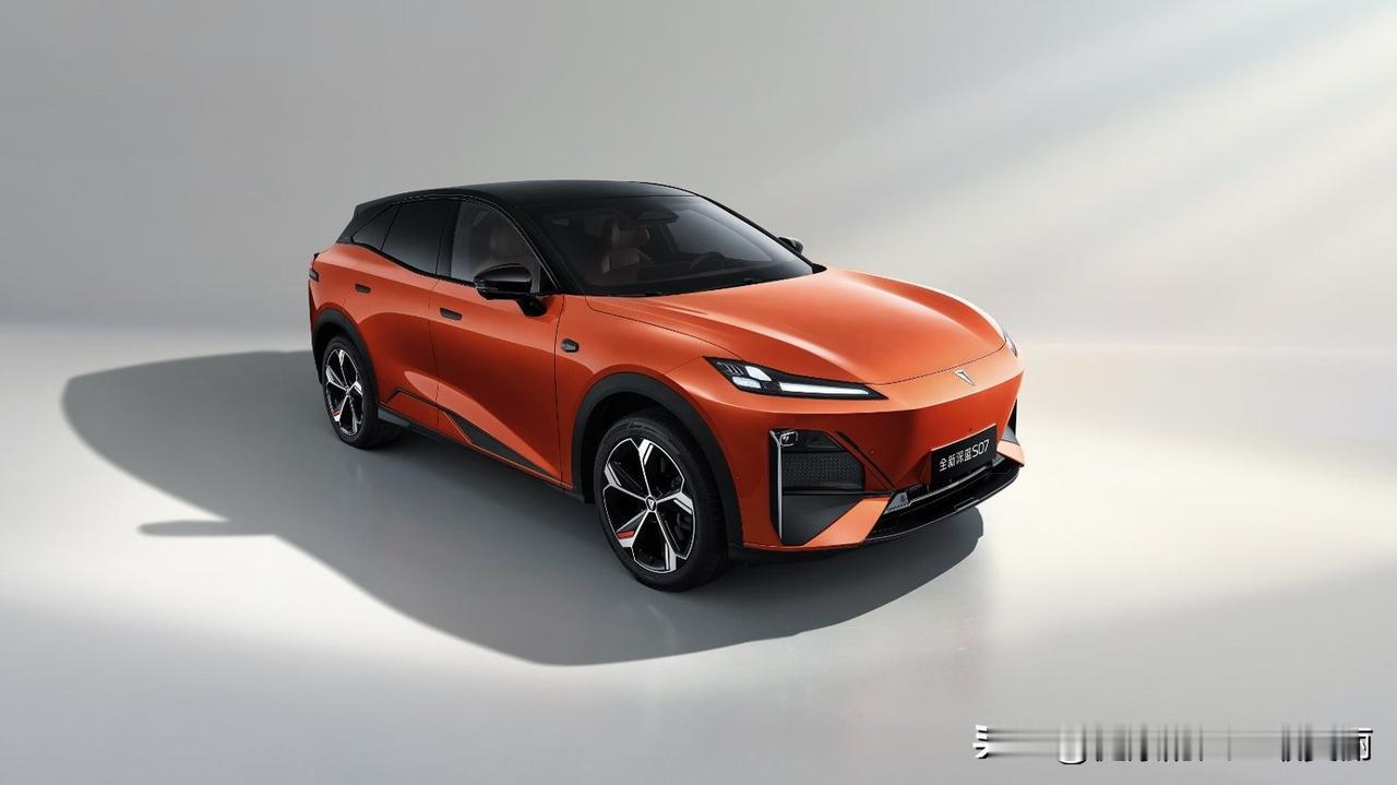 同时，深蓝S07的后备箱容积也相当可观，常规状态下可达485L，放倒后排座椅后更