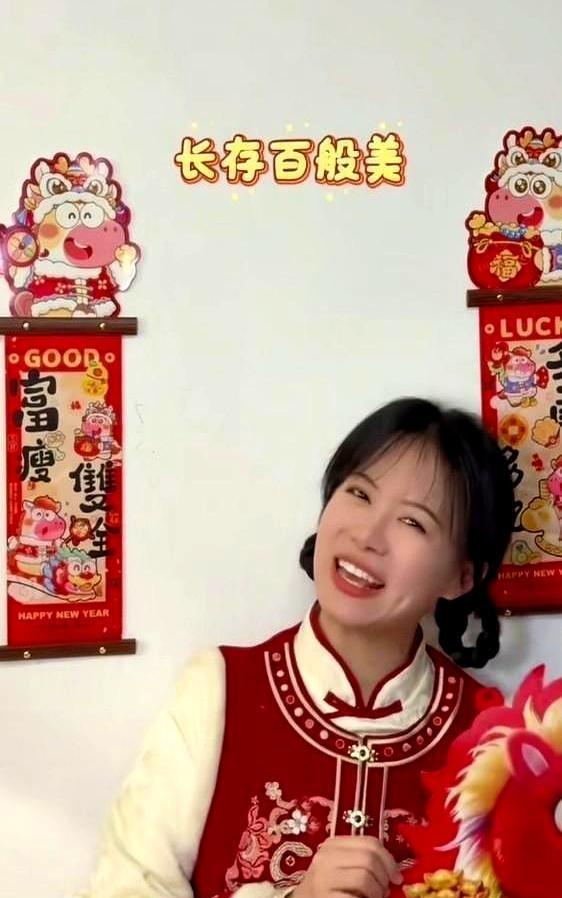 力哥在直播里摔了筷子。
二饼把头埋了下去。
初九那场合播，票务数据往上跳了一大截