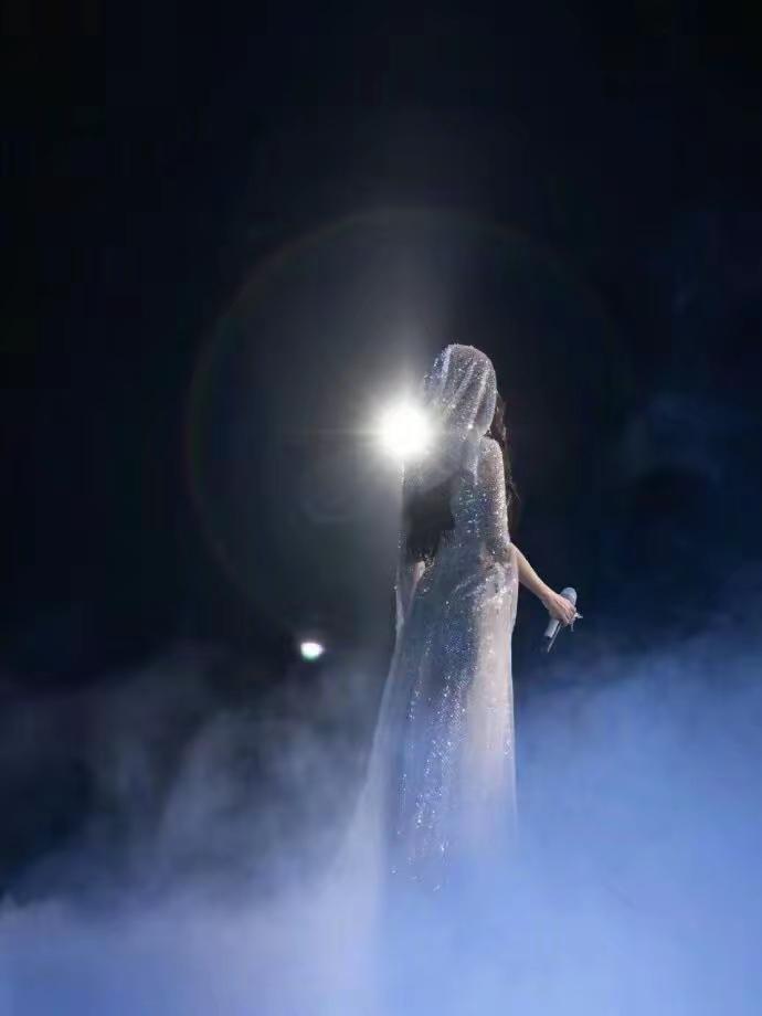 好喜欢你的背影呀！公主 看过来