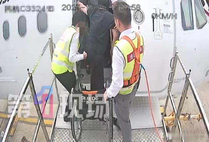 郑智化致歉 没想到深圳机场哪都是监控吧，连升降机都有监控 ​​​