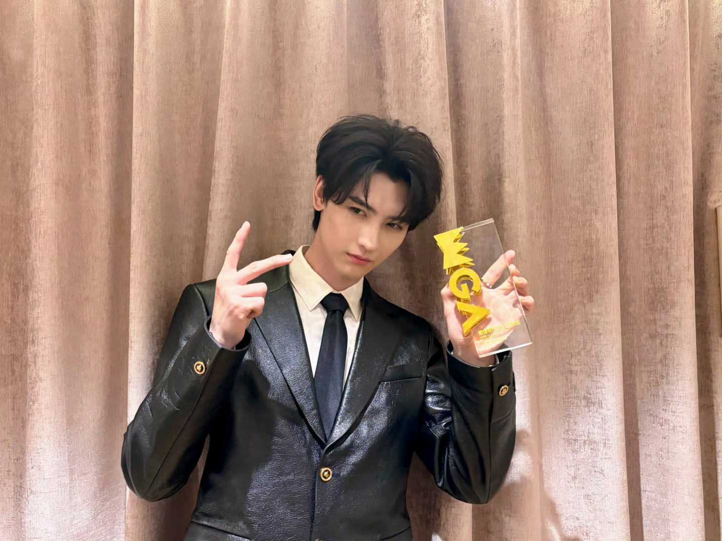 黄俊捷超棒！！！期待更多作品[哇][哇]以后会越来越好[拜托]成为闪闪发光的大明