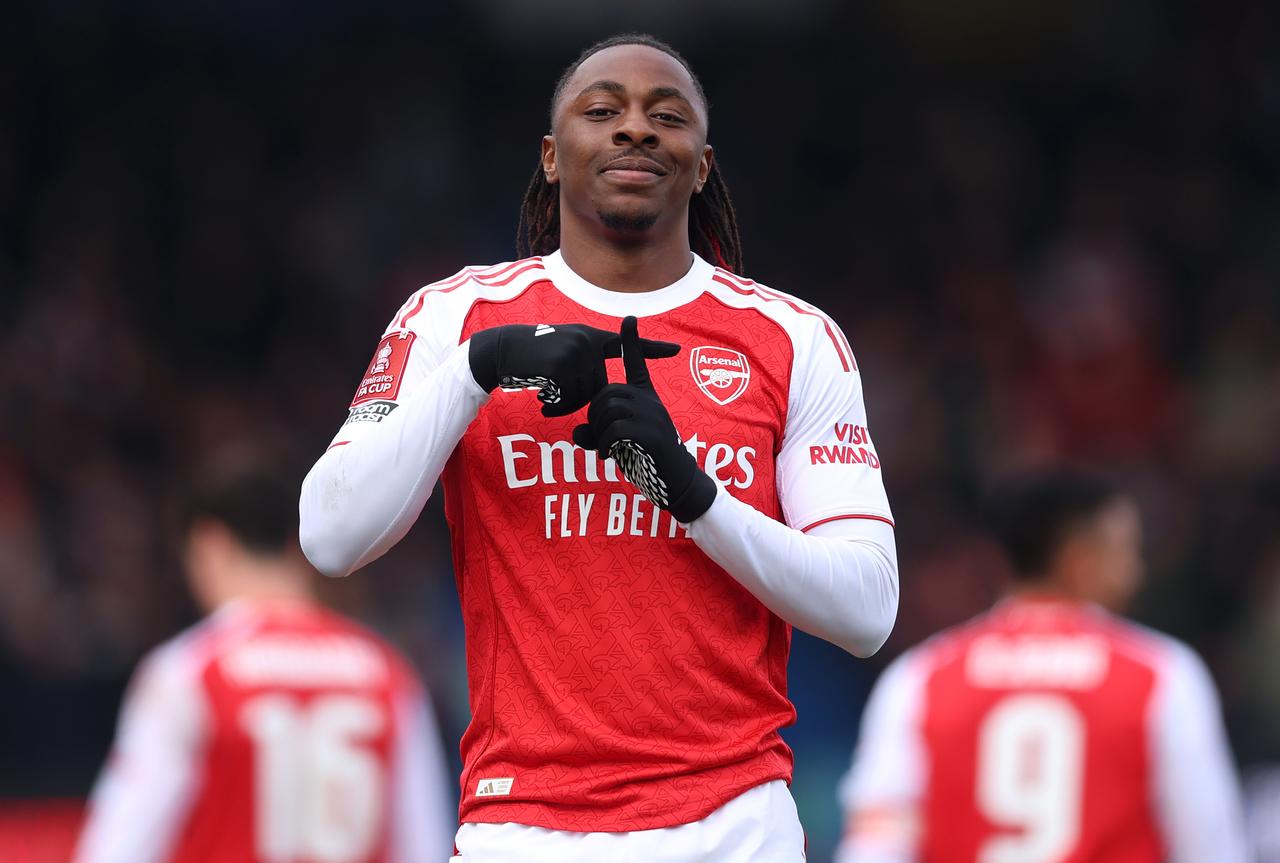 足总杯1/8决赛，昨夜英超球队比分：
曼斯菲尔德 1-2 阿森纳
雷克瑟姆 2-