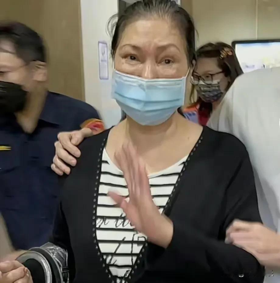 相由心生，黄春梅被大S气的不行！她一把年纪还要操心女儿的生计问题。女儿和现任女婿