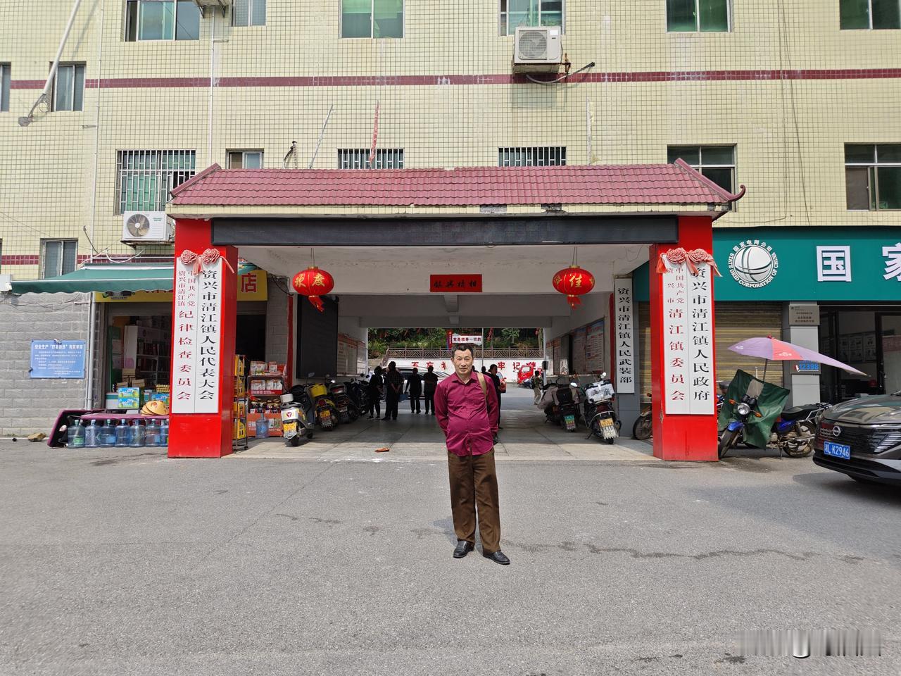 七绝 .  清江采风
作者：黄爱国（诗酒涵）湖南

一湖春水润诗意，半盏柔风染墨