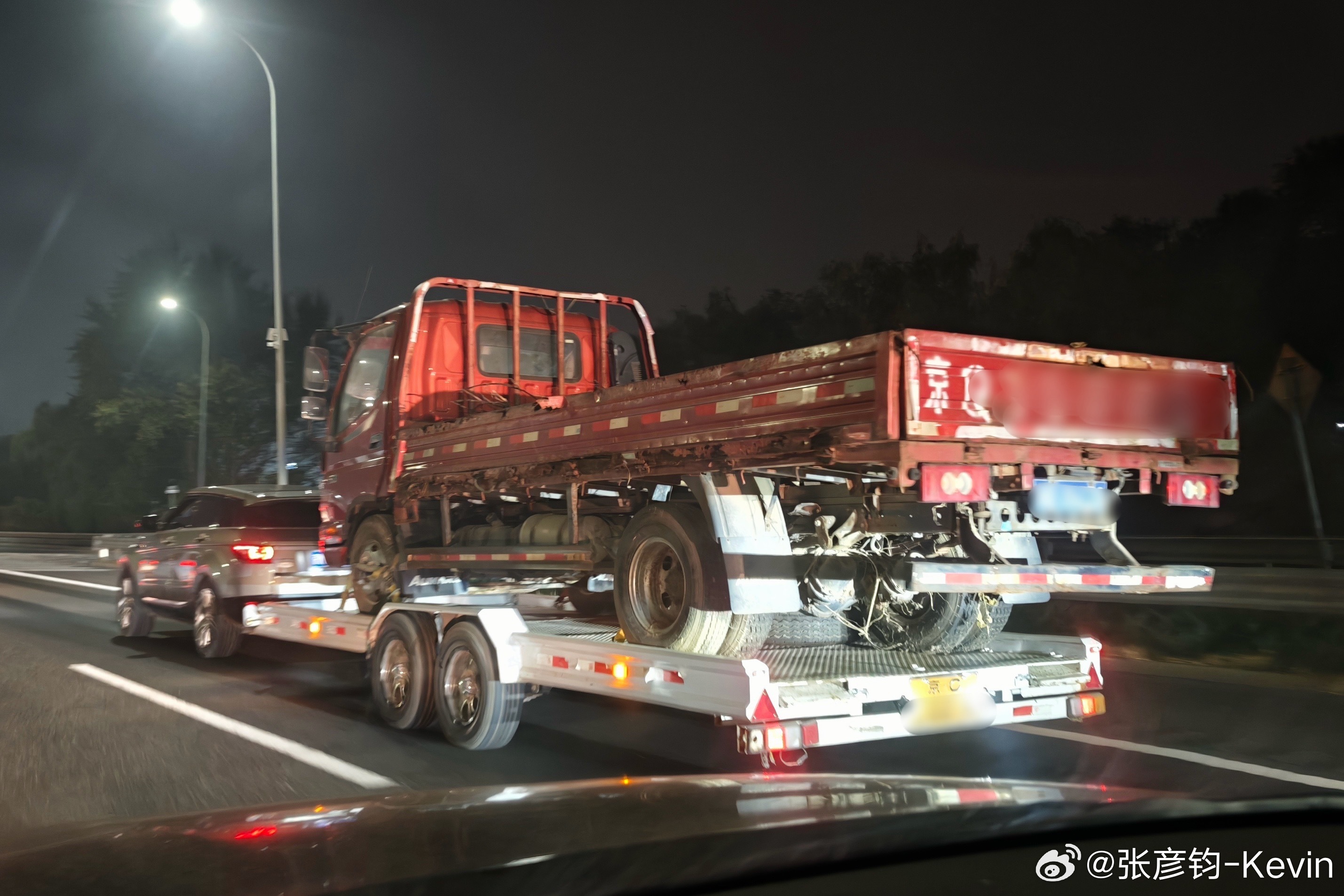 卧槽？？？？！！这太狠了，路虎拖了个…轻卡？！[傻眼]这是什么玩家？凯文聊车 ​