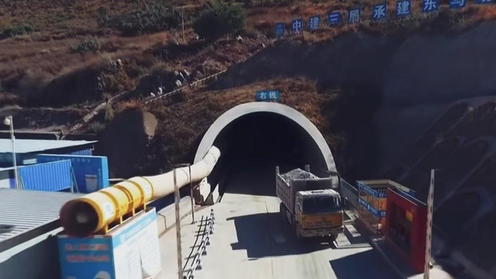 🔥险峰筑轨：渝昆高铁云南段的攻坚传奇。桥隧比88%！渝昆高铁云南段388公里险