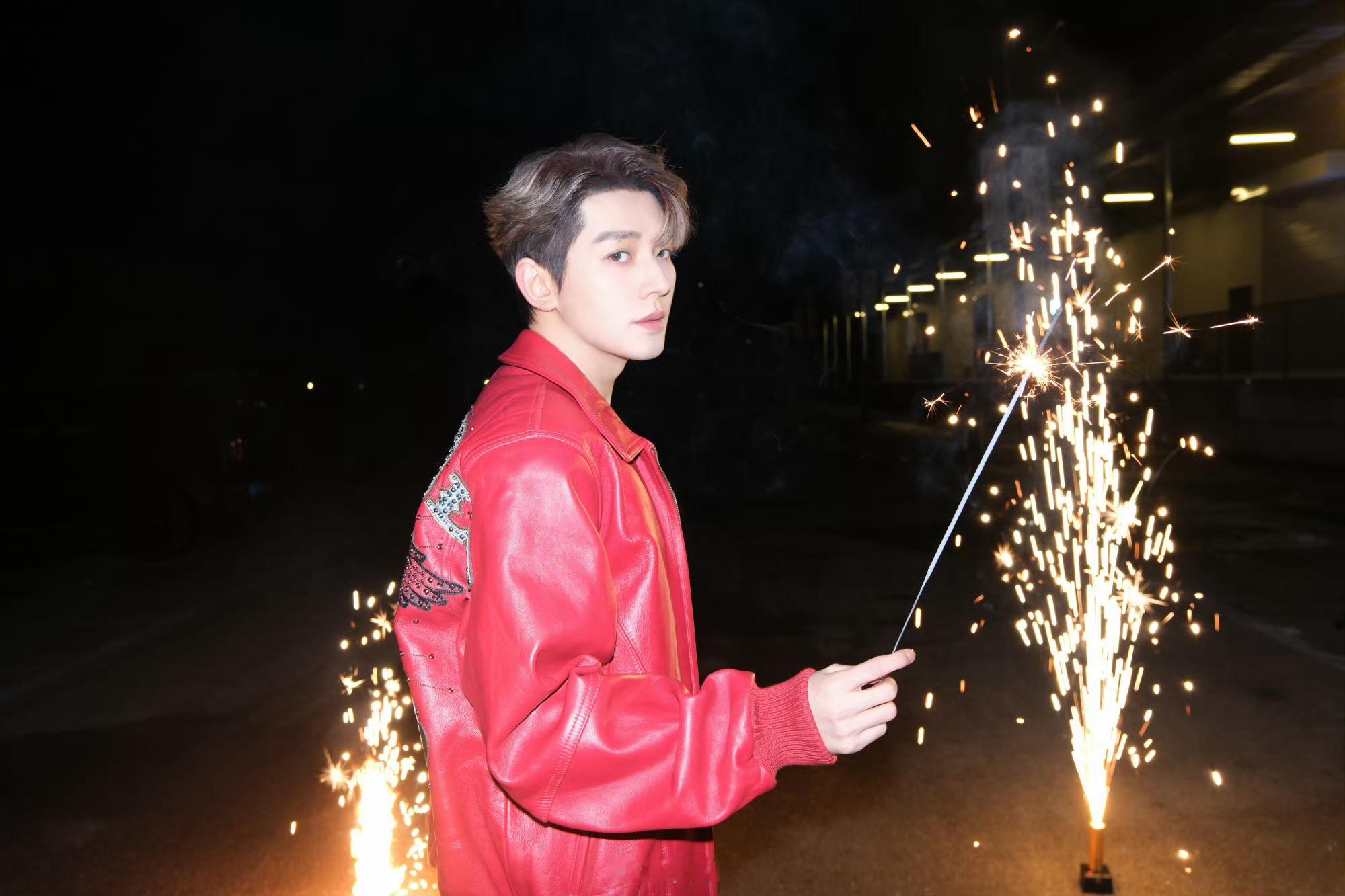 邓为微博之夜霸屏榜TOP2因为我们为新的一年依旧红红火火，粉丝依旧抗打，又有新鲜