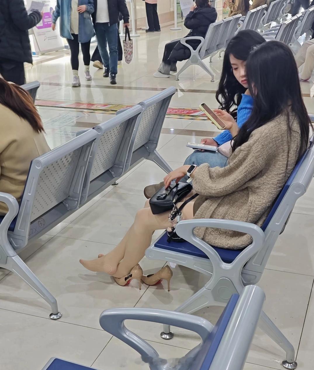 公共场所脱鞋子真的好吗 