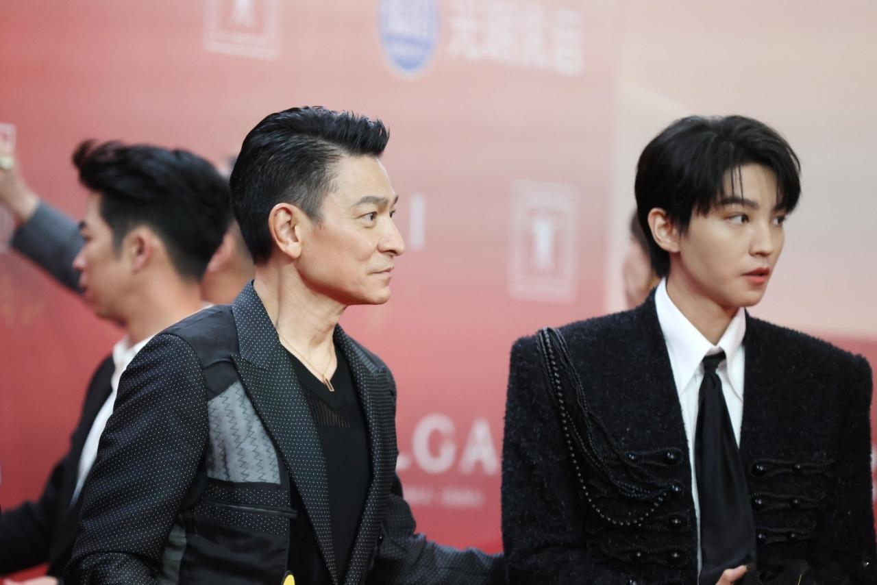 刘德华王俊凯给英皇演唱会送花篮 这波是梦幻联动隔空祝福，刘德华和都给英皇送了花篮