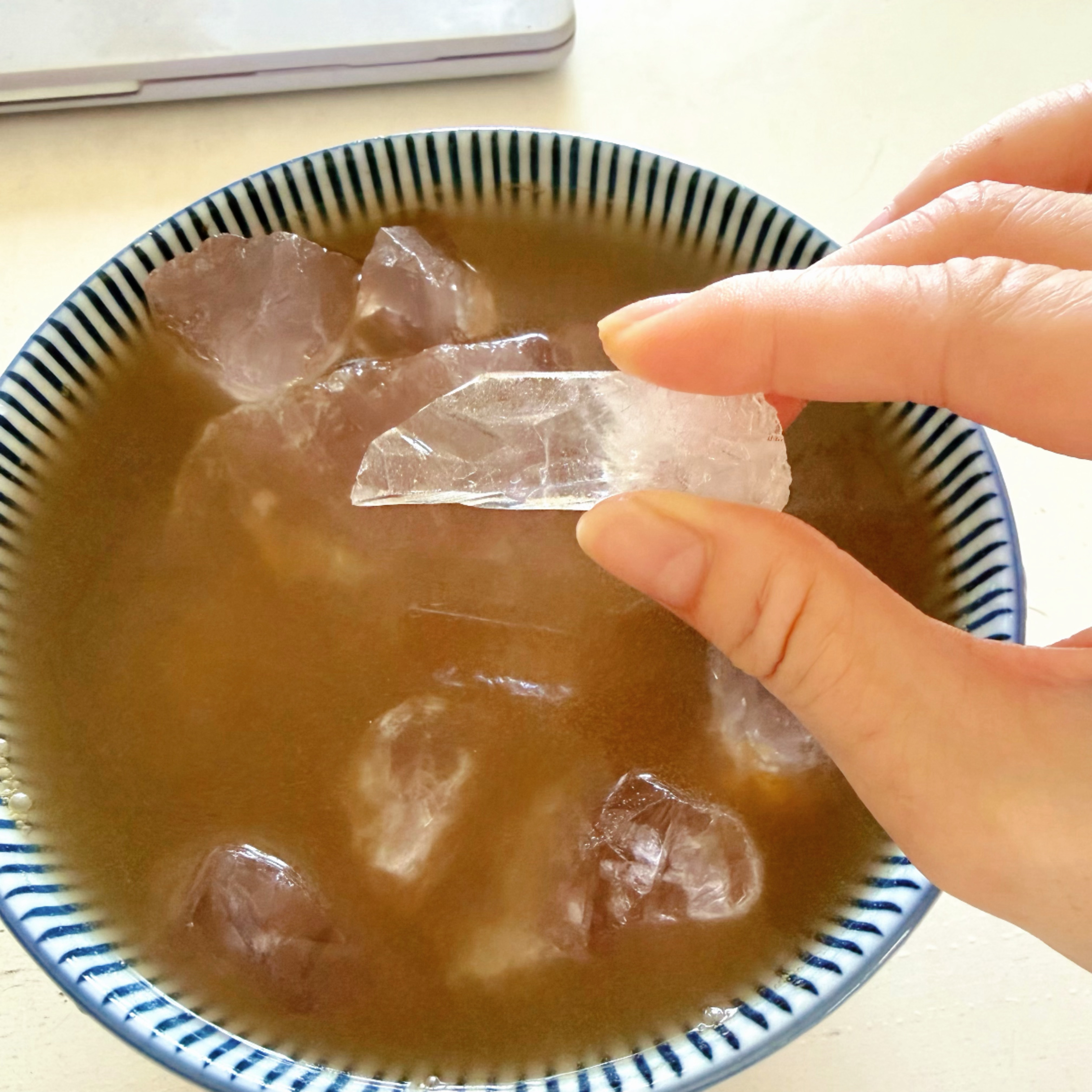 水晶： 人，最近有点累我： 懂，开泡水晶汤，好好净化吧～今天水晶汤的汤底： 除秽