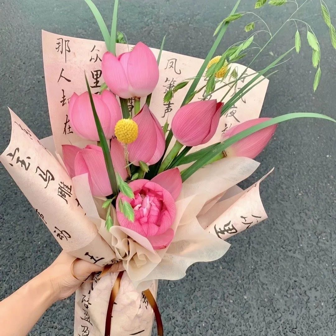 ˶ᵔᵕᵔ🌸𝟎𝟗.𝟏𝟒🌸花有花期，人有时运，要努力，但是不要着急，花团