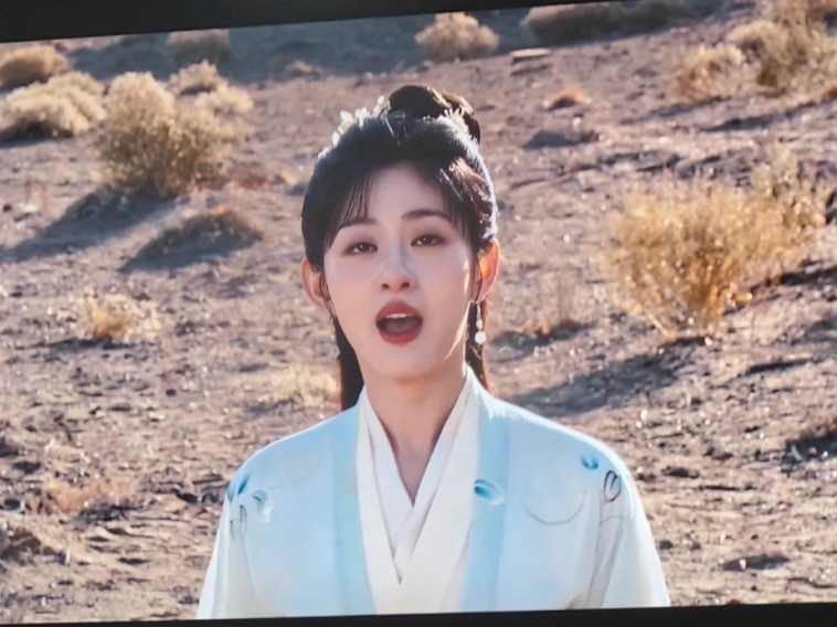 凡人修仙转里这是穿帮镜头吧，口红没了？上一秒还有口红，下一秒没了 ​​​