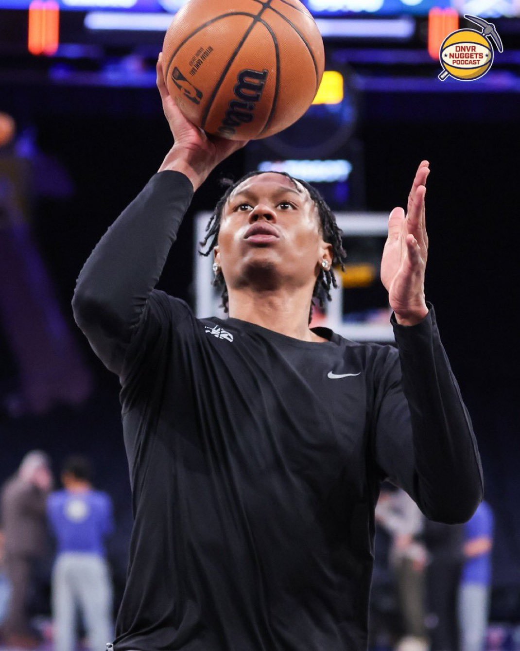 佩顿-沃特森将继续缺席明日对阵76人的比赛。掘金的伤病报告中未列出其他球员。达龙