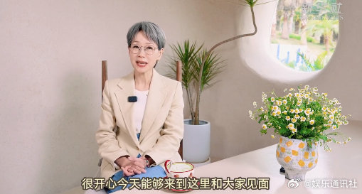叶童[超话]叶童说即使不完美也是特别的美叶童祝福年轻人勇敢向前走叶童说即使不完美