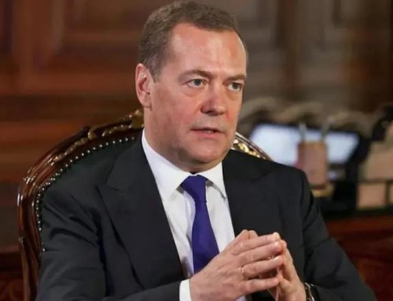 梅德韦杰夫：
美国对委内瑞拉的攻击证明，每个国家都必须最大限度地加强自己的军事能