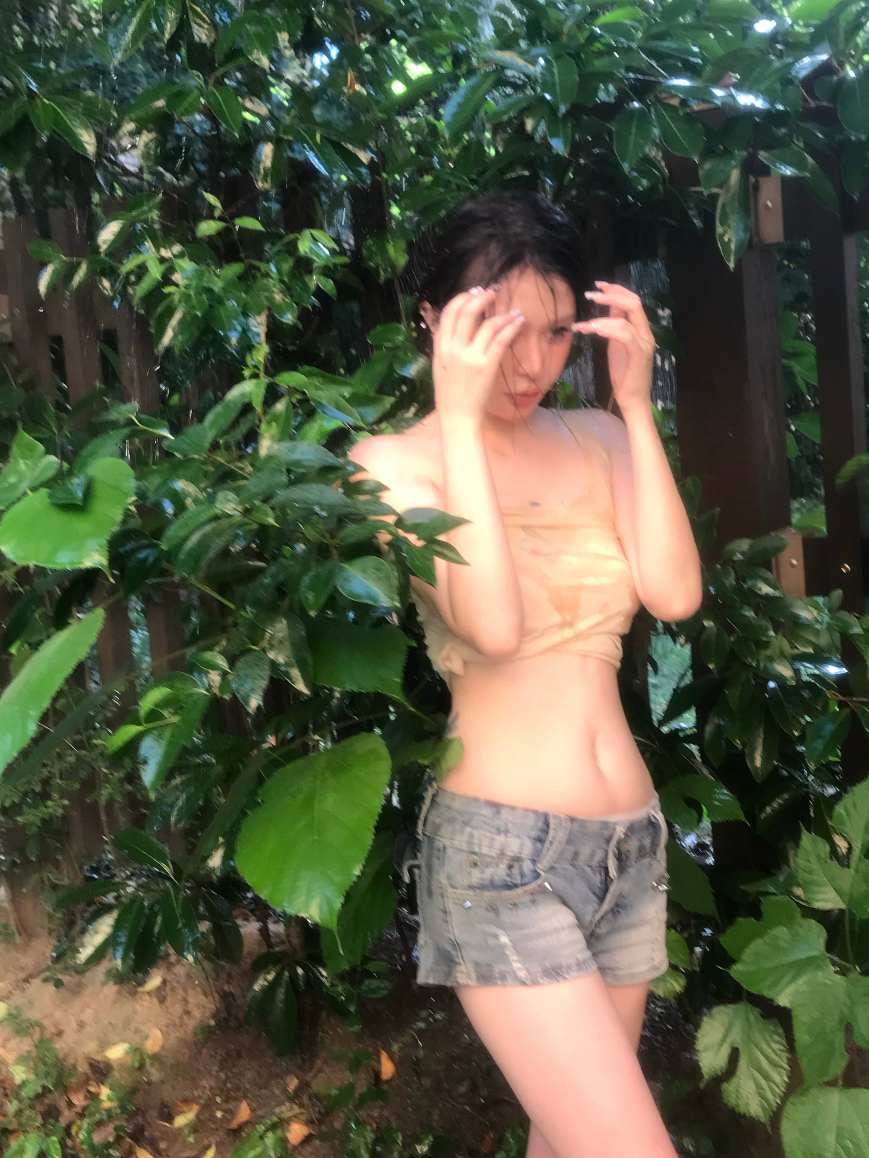 夏天是瀑布 