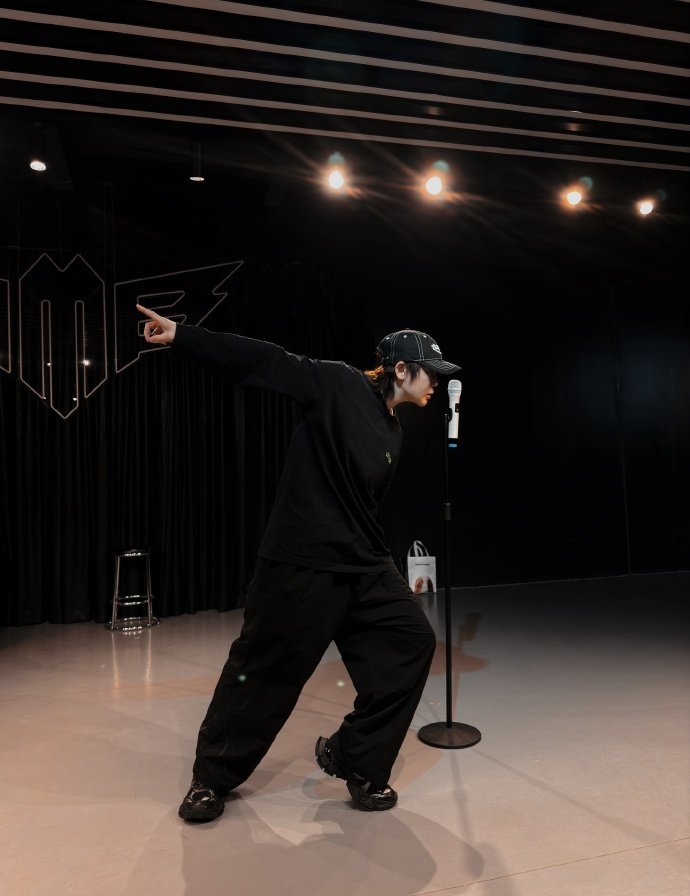 王濛 搞体育的最见不得这种孙怡团遗憾止步，后台全员表情失控，王濛当场为姐妹打抱不