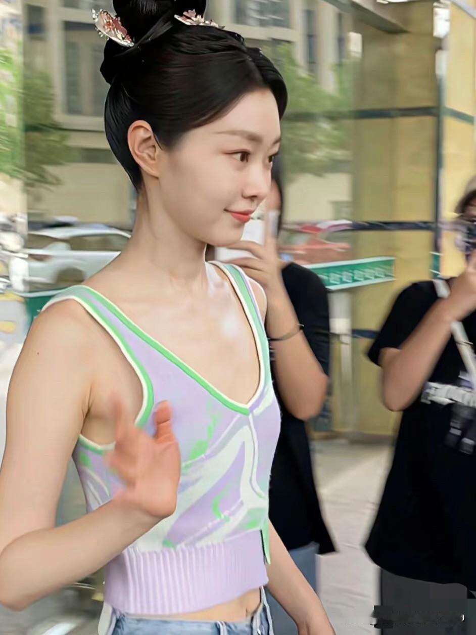 宋轶活动现场图，这也太瘦了啊