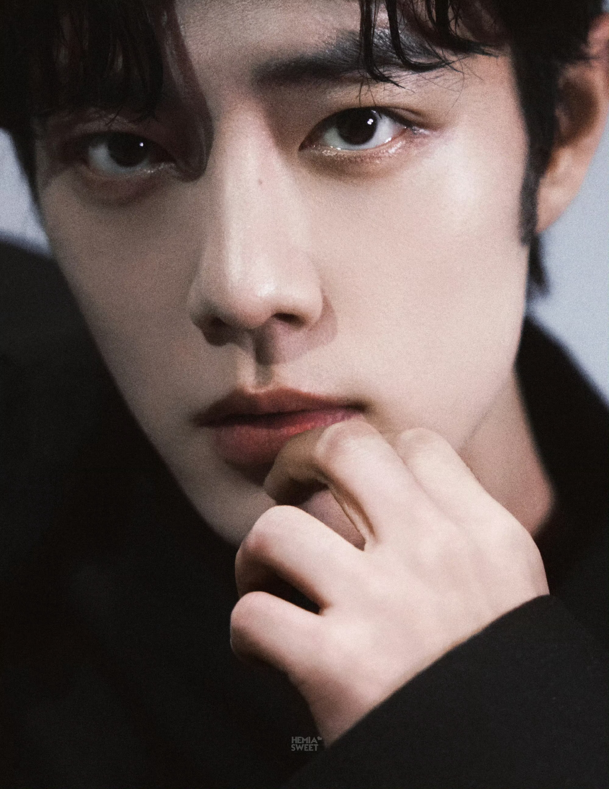 肖战的鼻间痣好像小狐狸太勾人了吧 