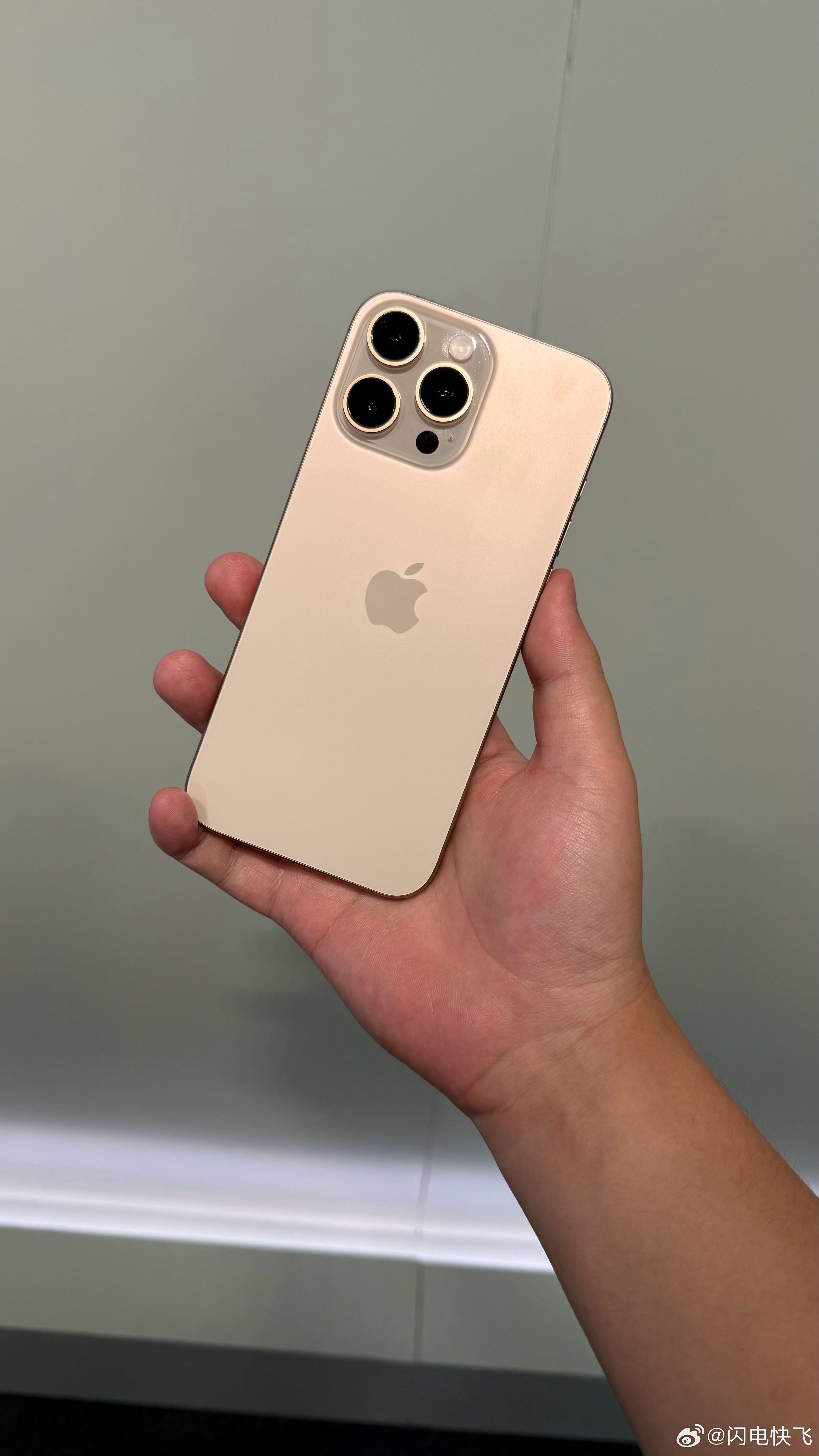 iPhone16需求不降反升看了下市场上16pm的回收价比昨天又涨了一点 87x