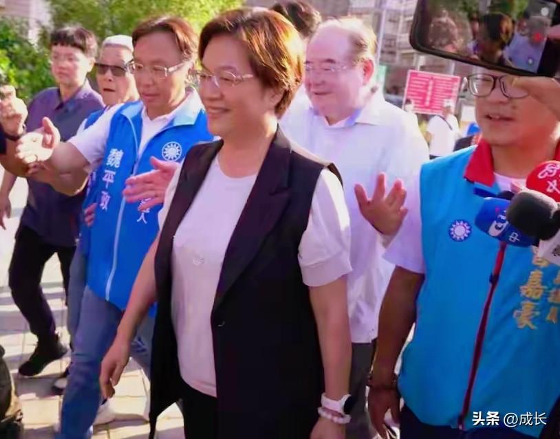 同台却不站台，彰化这场蓝营造势，藏着一盘大棋局！国民党首场区域联合大造势17日在