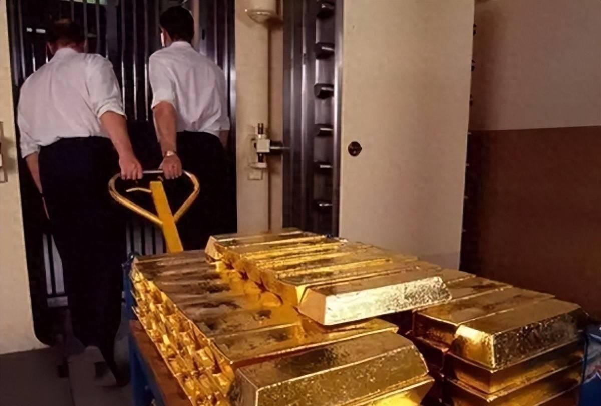 多国运回存放在美国的黄金:美国金融制裁带来的反噬。二战结束后，全球约60个国家把