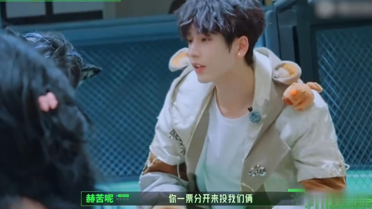 丁程鑫周柯宇笑着看张凌赫撒娇丁程鑫周柯宇看张凌赫的表情张凌赫这期人设丰富，调皮之