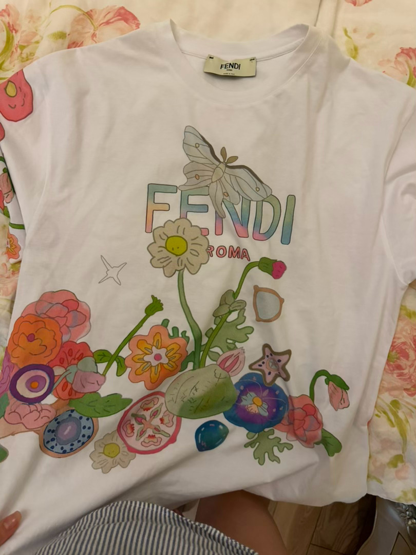 救命啊我妈给我买的衣服真的太丑了… 我是二十岁不是两岁
