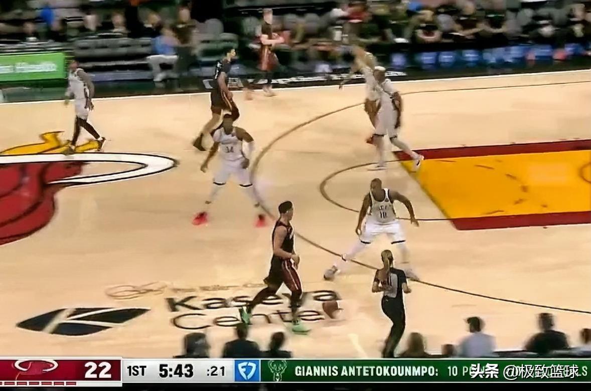 字母哥真是太难了！在今日雄鹿对阵热火的第一节比赛中，字母哥包揽全队前10分，身边