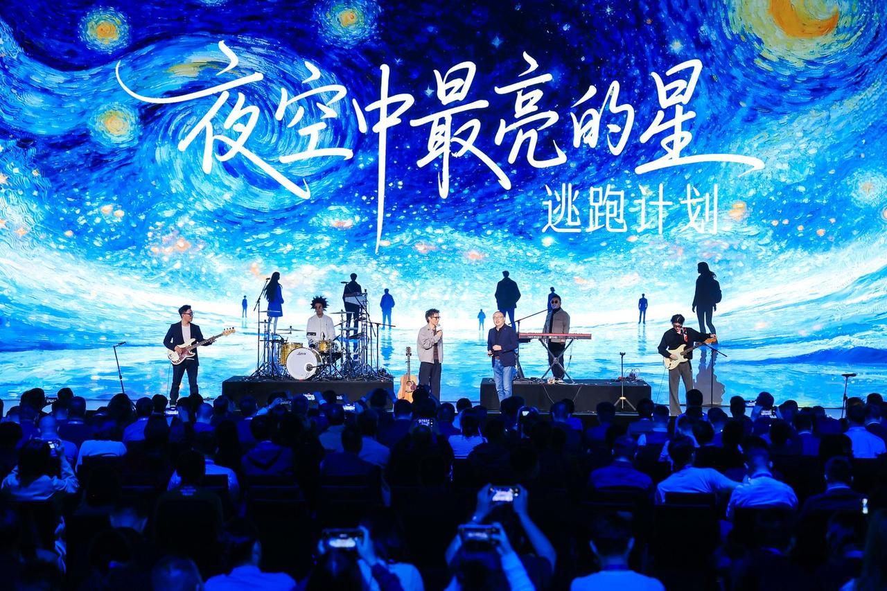 《夜空中最亮的星》与本次「星空」芯片主题完美呼应。地平线创始人兼CEO余凯博士表