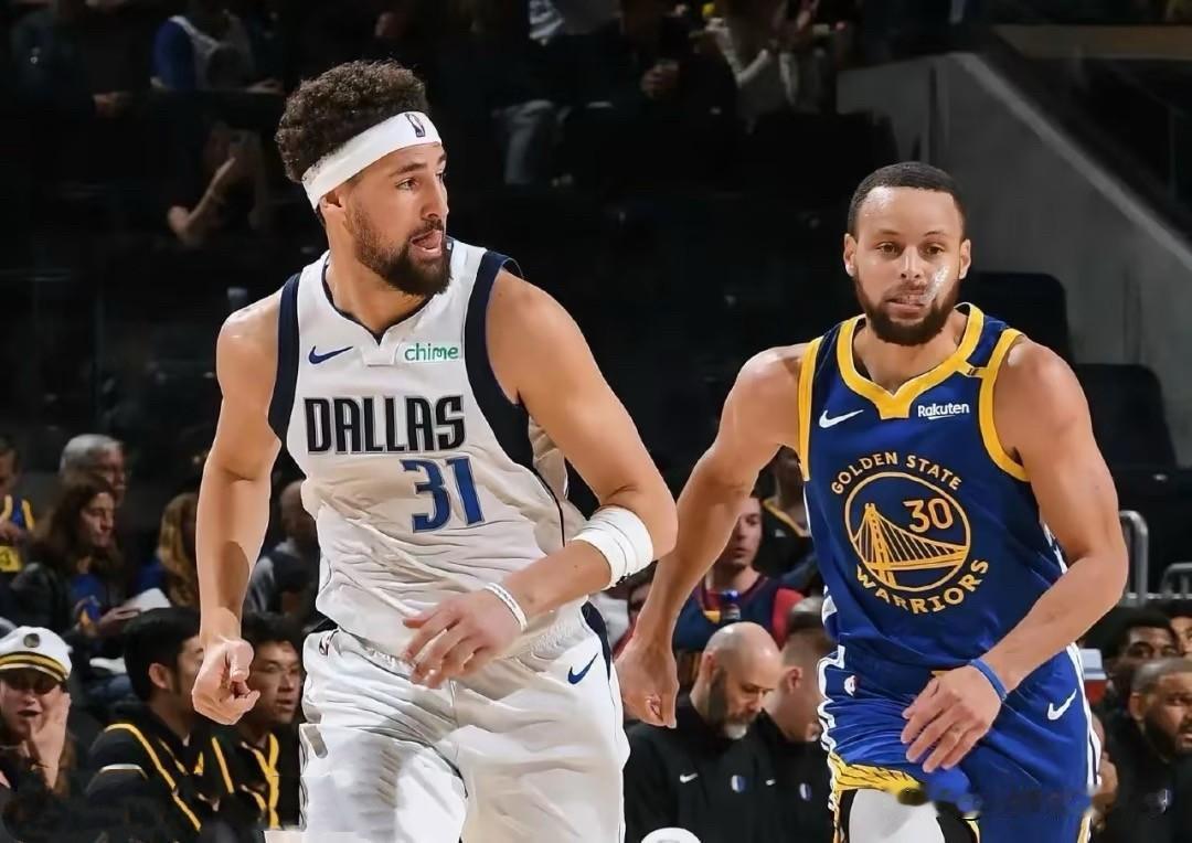 曾经的水花兄弟，历史排得上名号的最佳后场搭档！再相逢，早已物是人非！
克莱-汤普