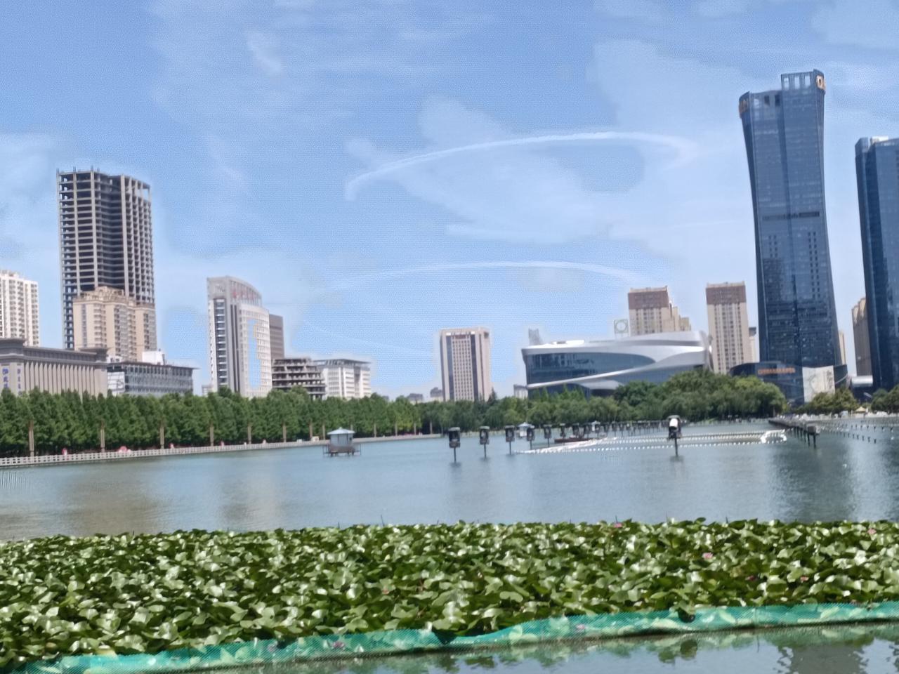 日本再次爆发疫情：上周是禽流感，这周是猪瘟。
美国经济因股市导致上涨式崩溃：上周