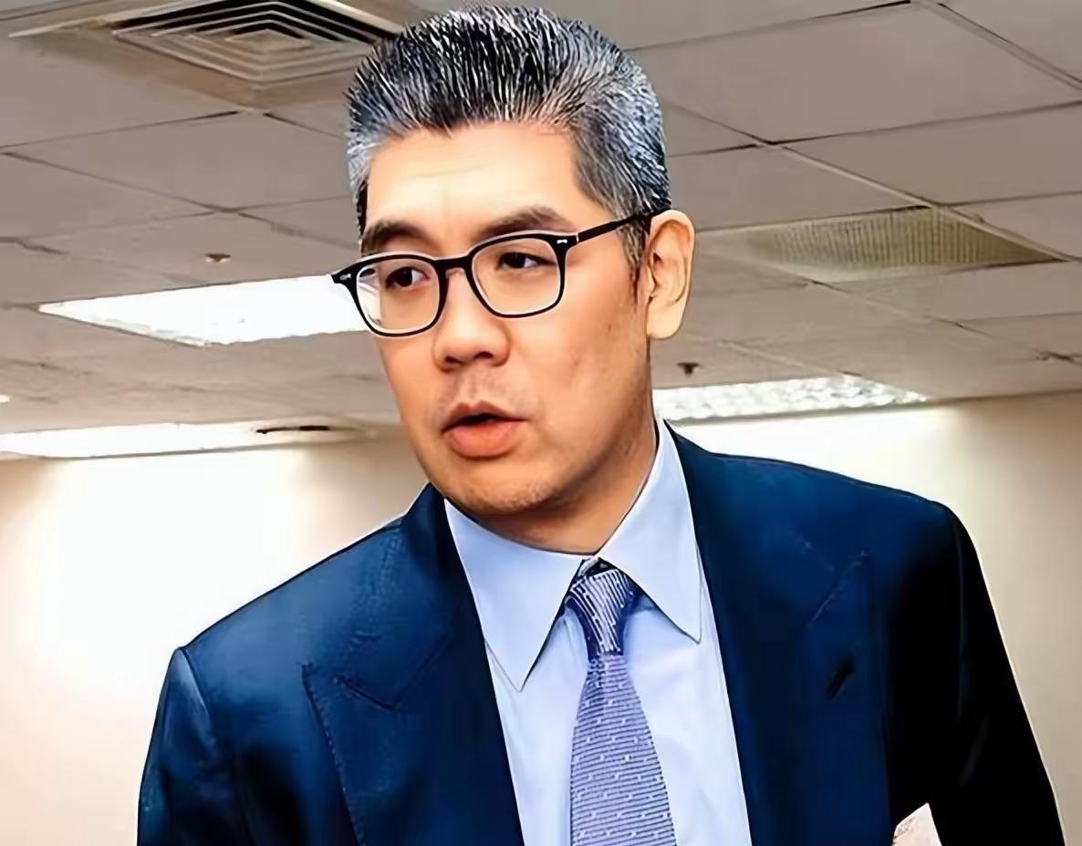 连胜文公开对郑丽文“训话”，即兴发言易惹祸，必须谨言慎行，两岸交流看重底线

2