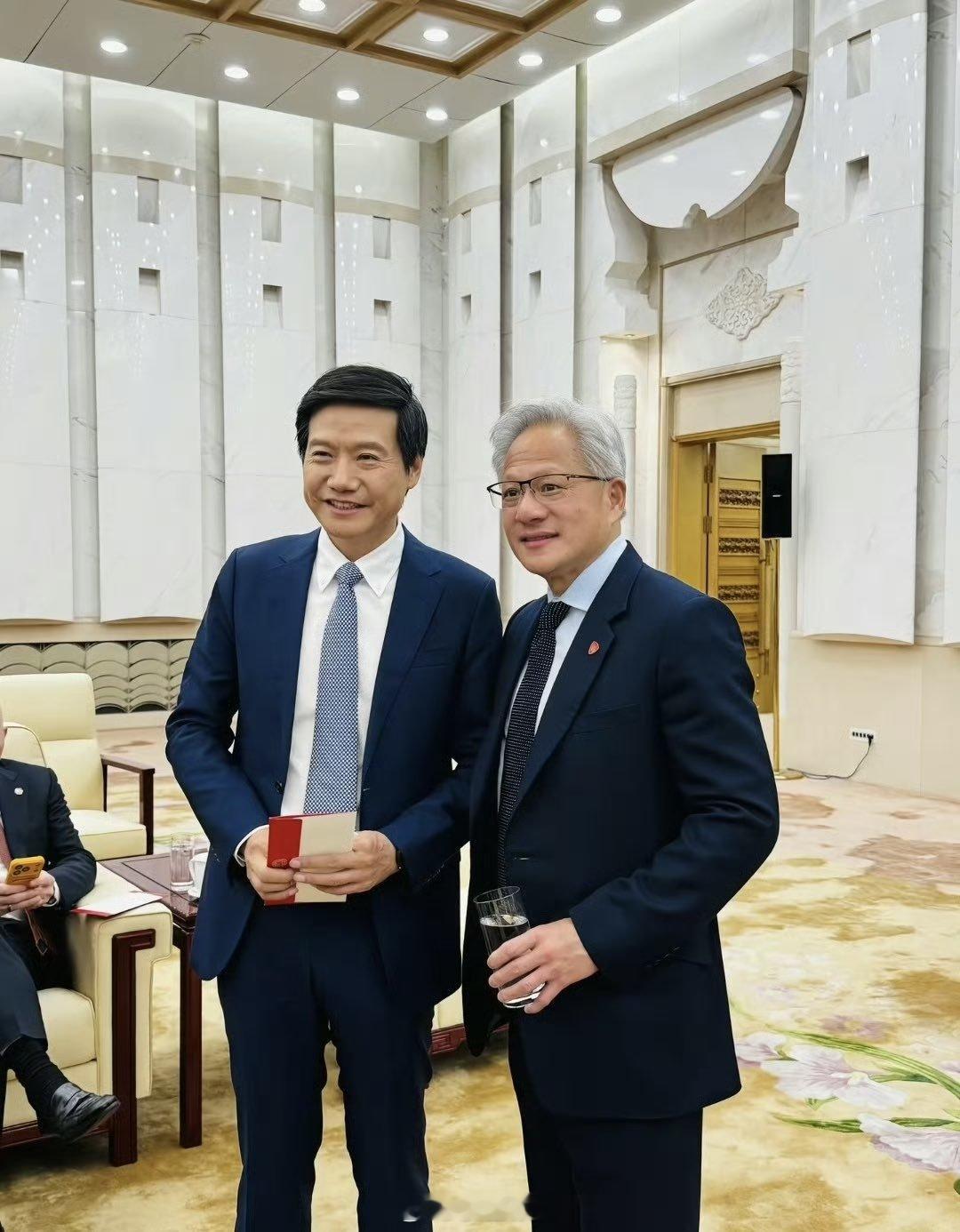 雷军和黄仁勋 