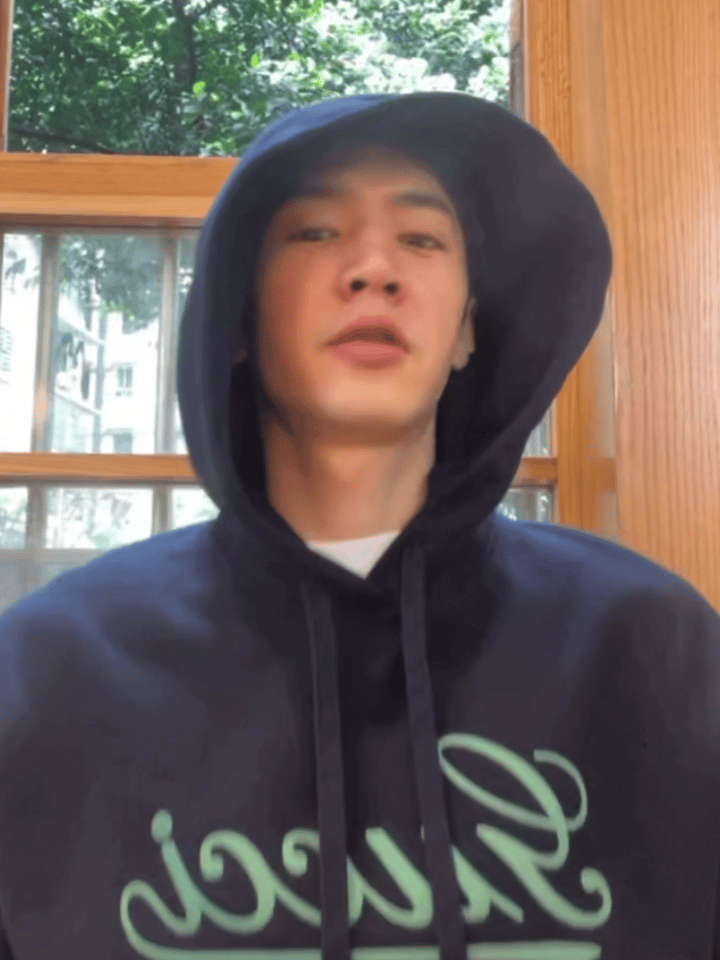 #陈哲远吃播太香了# 陈哲远每次吃播都又香又有趣，看得人想一起大炫两碗面！可以录