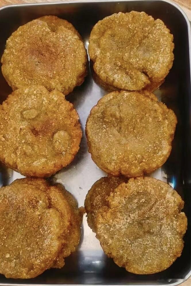 晒图笔记大赛刚出锅的炸糕也太香了！外皮酥到掉渣，内里糯叽叽的，这盘炸糕会让人上瘾