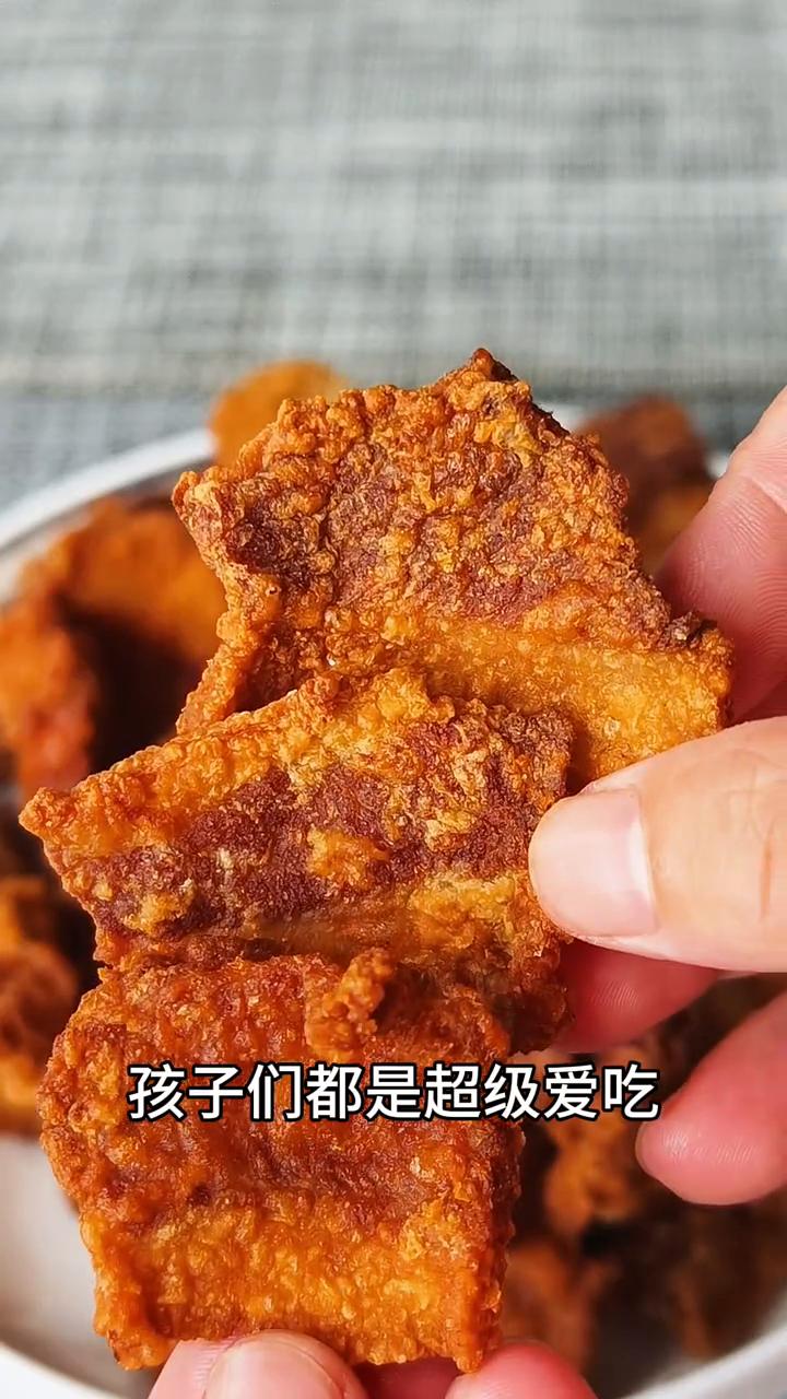 超香软脂渣。
就这个香酥香酥的软脂渣，这是孩子们的最爱，孩子们都是超级爱吃。
·