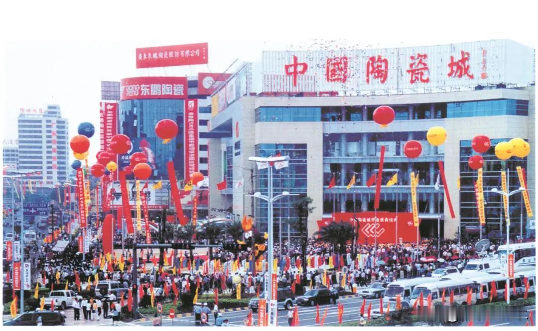 而且还有一个诡异的现象是大湾区发生了分化，固定资产投资下降的13个市，其中7个分